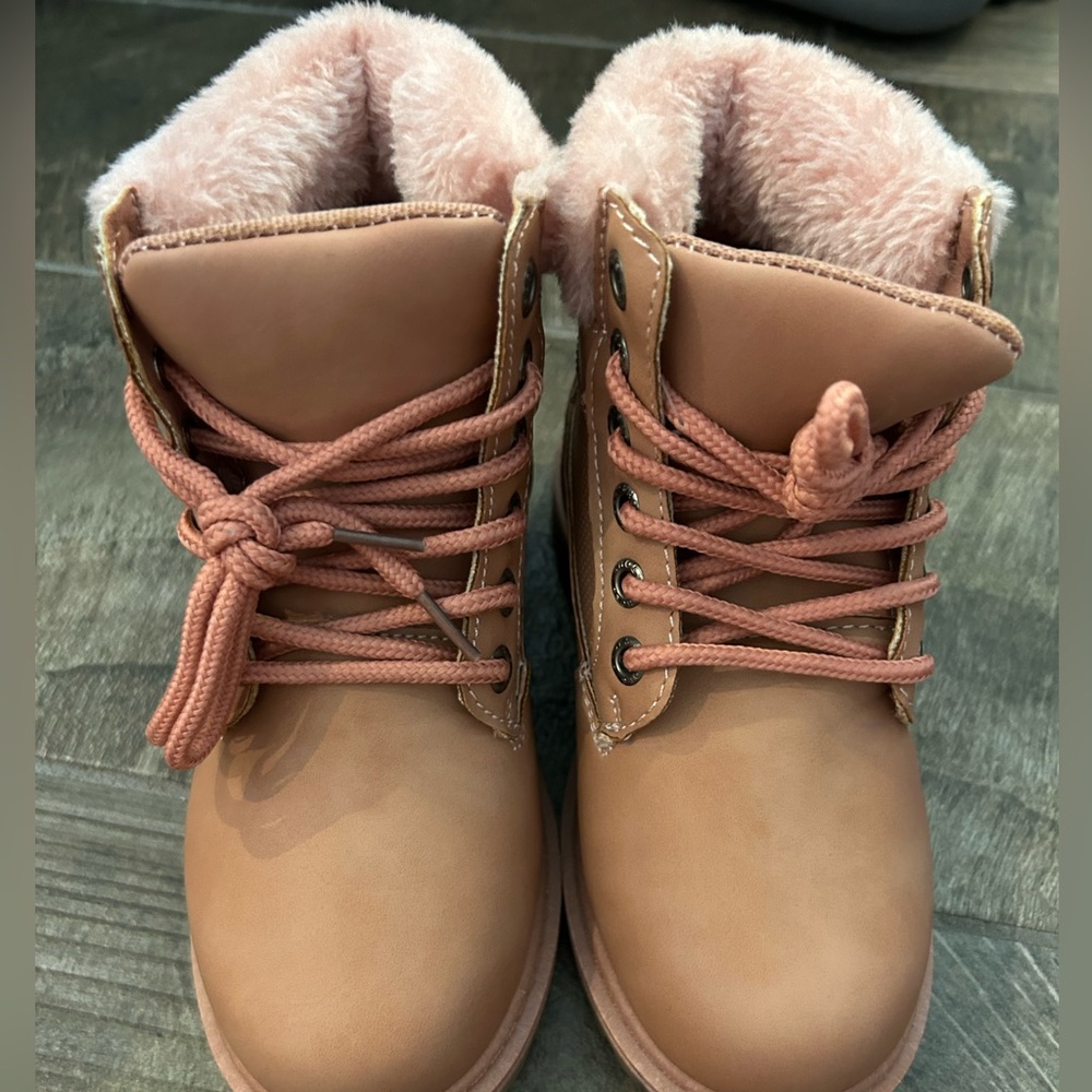Mauve Girl’s Boot